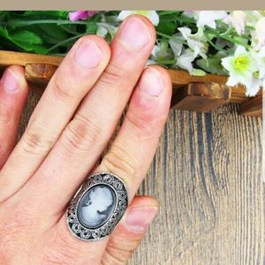Lady Queen Cameo Vintage ring Sterling silver plat